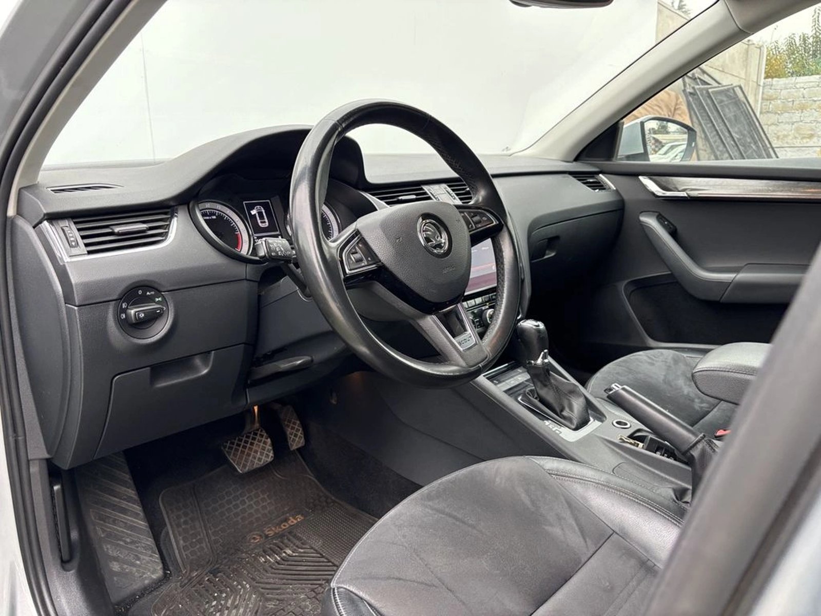 SKODA OCTAVIA 2.0 TDI DSG AUTO SCOUT 4WD 2018 - Imagen 7 de 17