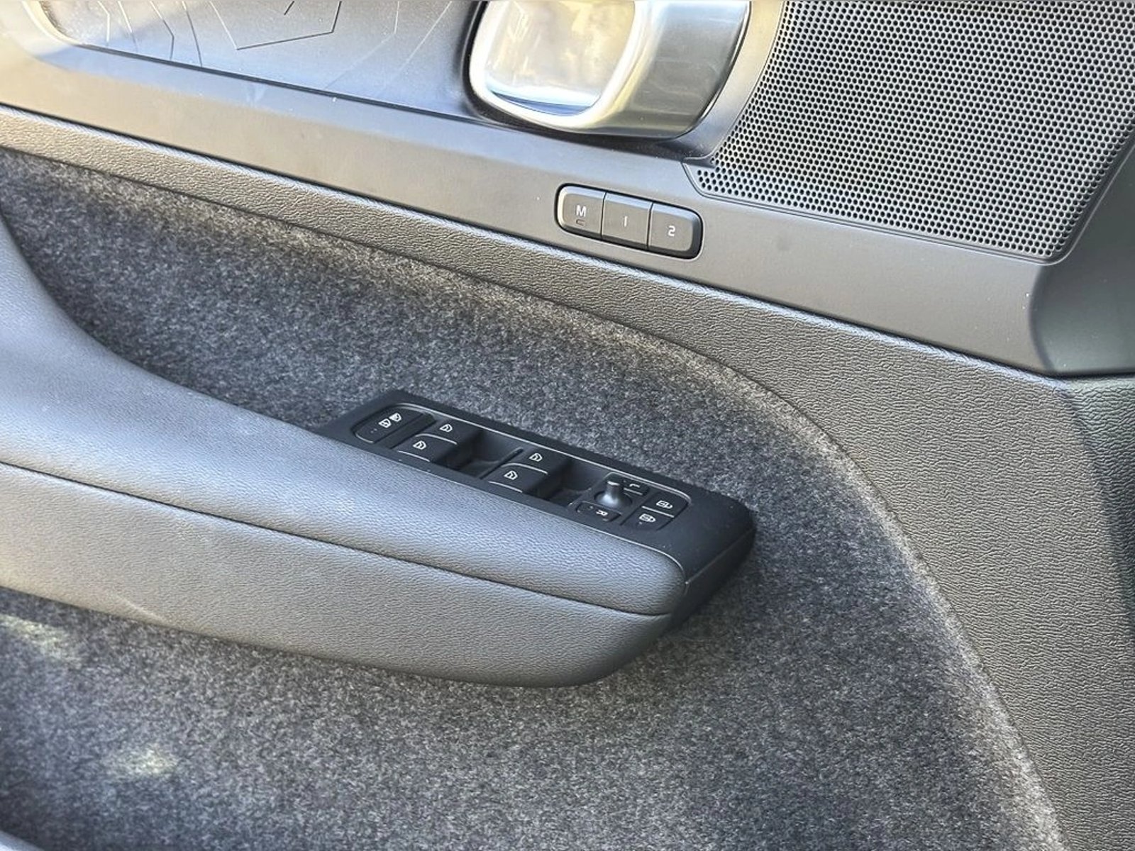 VOLVO XC40 P6 RECHARGE 2024 - Imagen 10 de 19