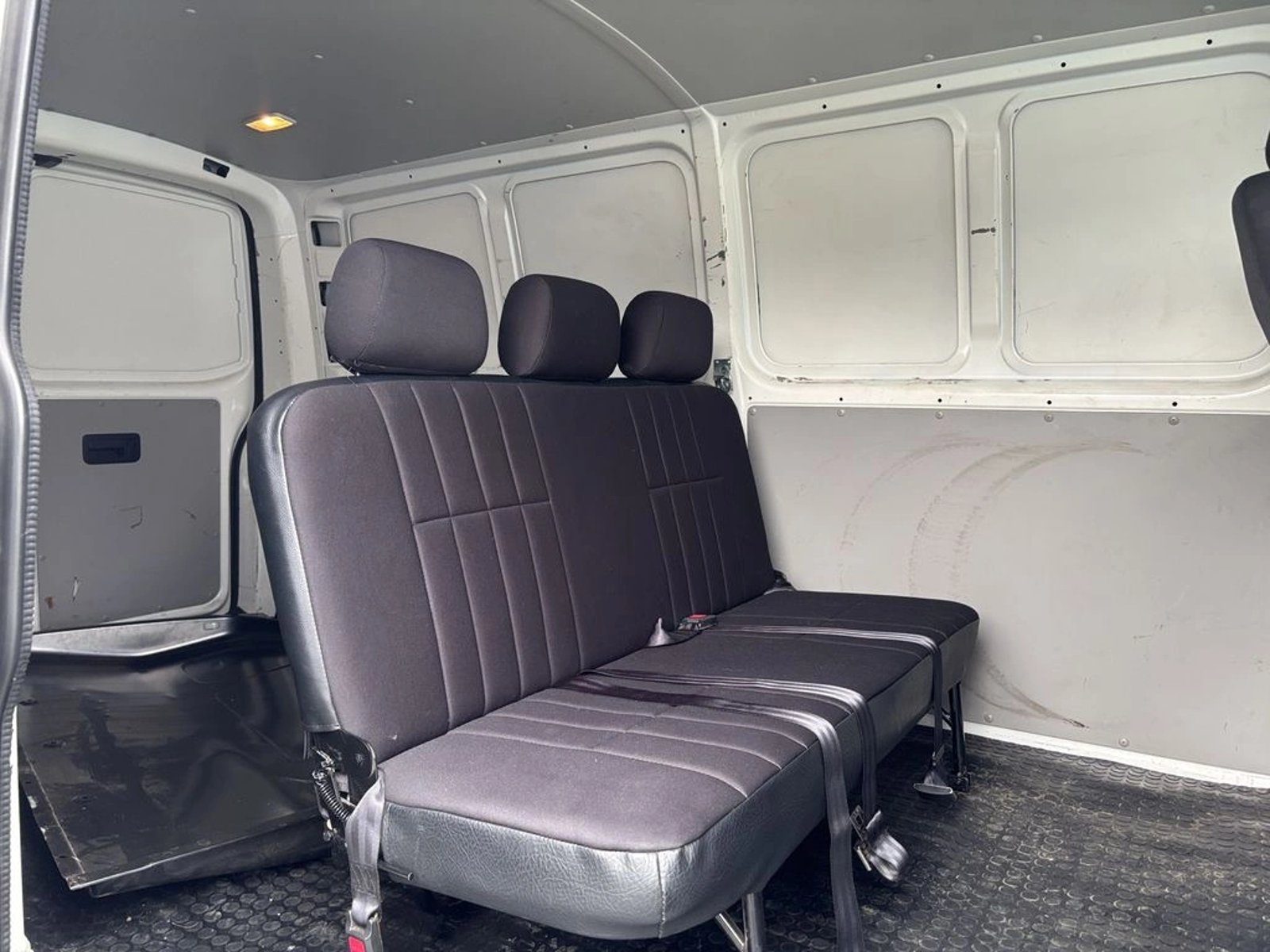Volkswagen TRANSPORTER 2.0 T6 DIESEL 4X2 FURGON TECHO BAJO AC 2018 - Imagen 14 de 20