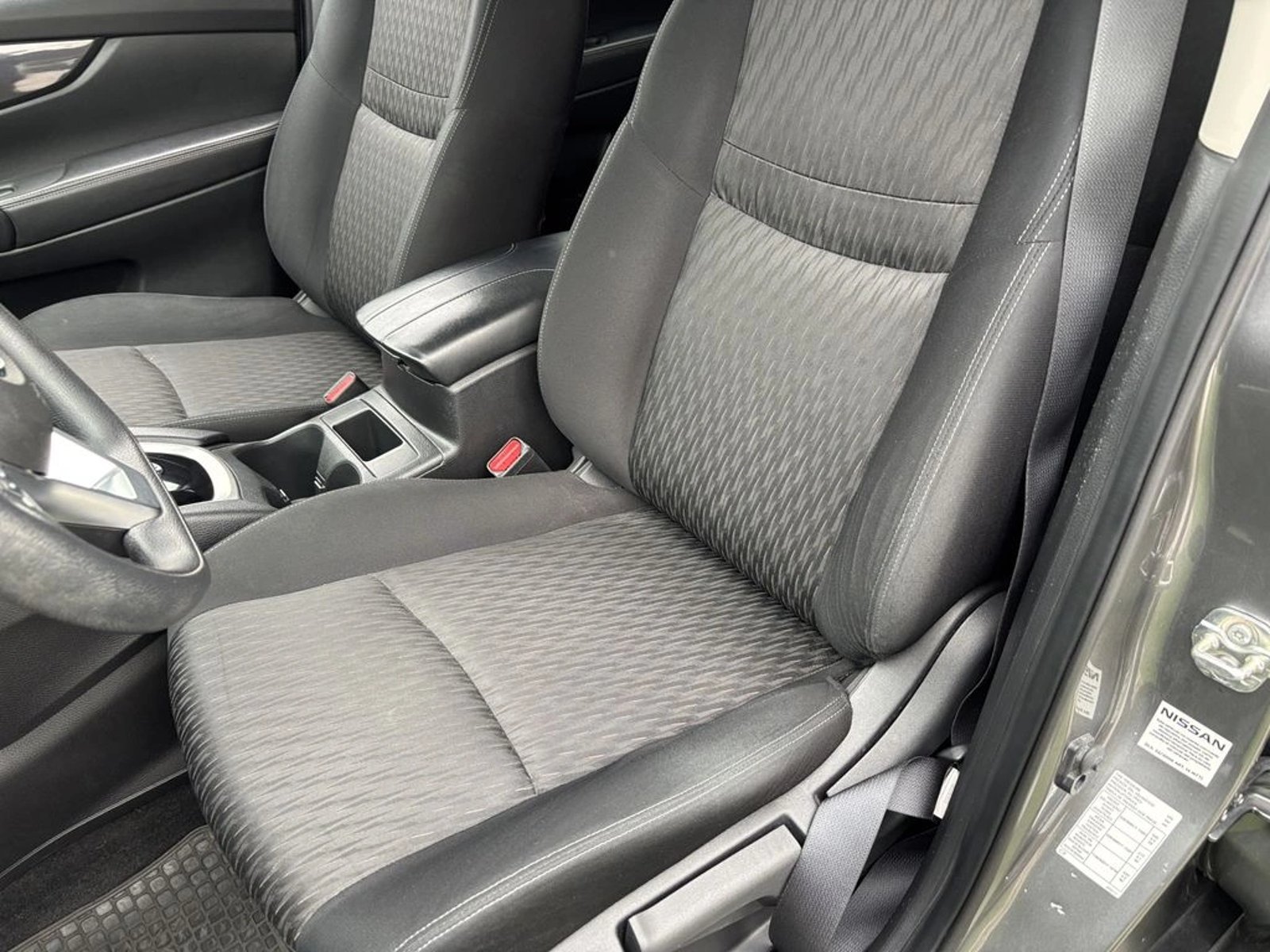 Nissan X-TRAIL 2.5 SENSE 4X2 CVT AUTO 7 PASAJEROS 2022 - Imagen 16 de 20