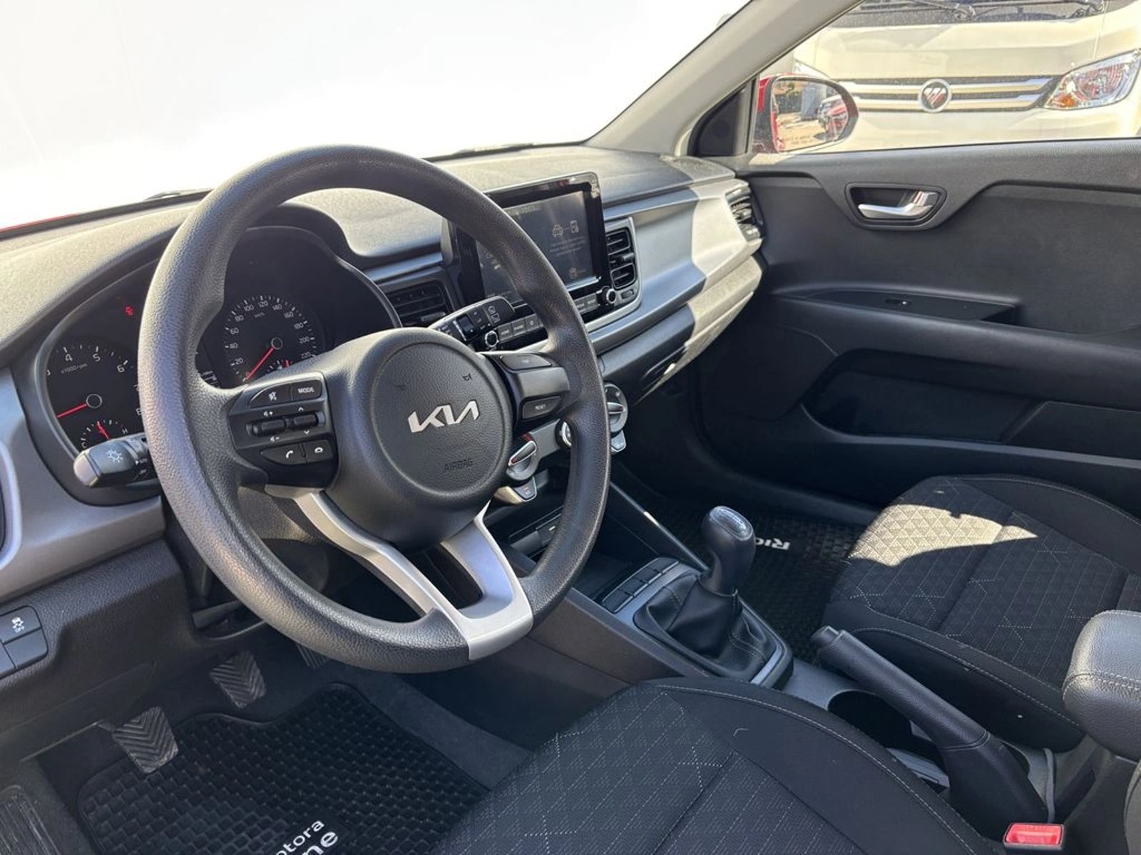Kia RIO 5 1.4 EX 4X2 HB AC CI 6MT 5P. 2024 - Imagen 14 de 20