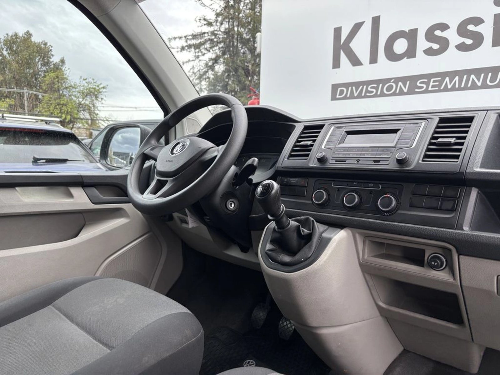 Volkswagen TRANSPORTER 2.0 T6 DIESEL 4X2 FURGON TECHO BAJO AC 2018 - Imagen 13 de 20