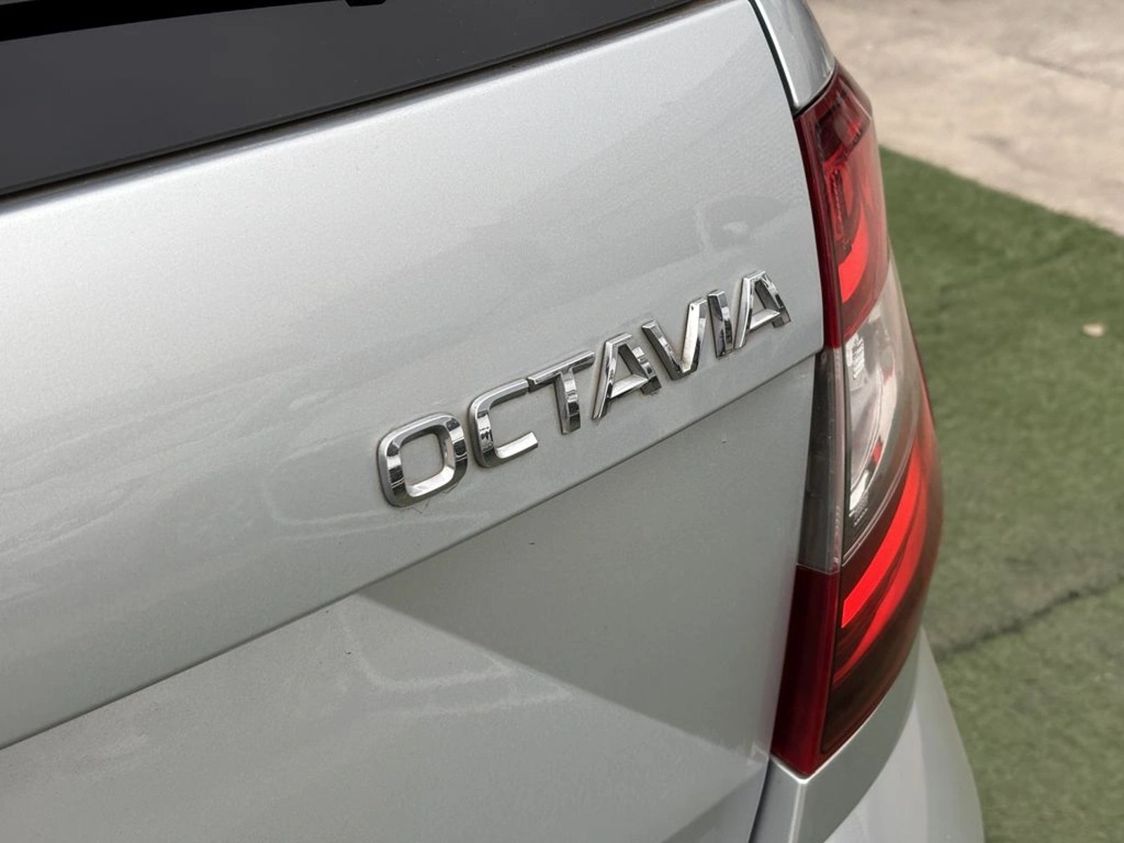 SKODA OCTAVIA 2.0 TDI DSG AUTO SCOUT 4WD 2018 - Imagen 5 de 17