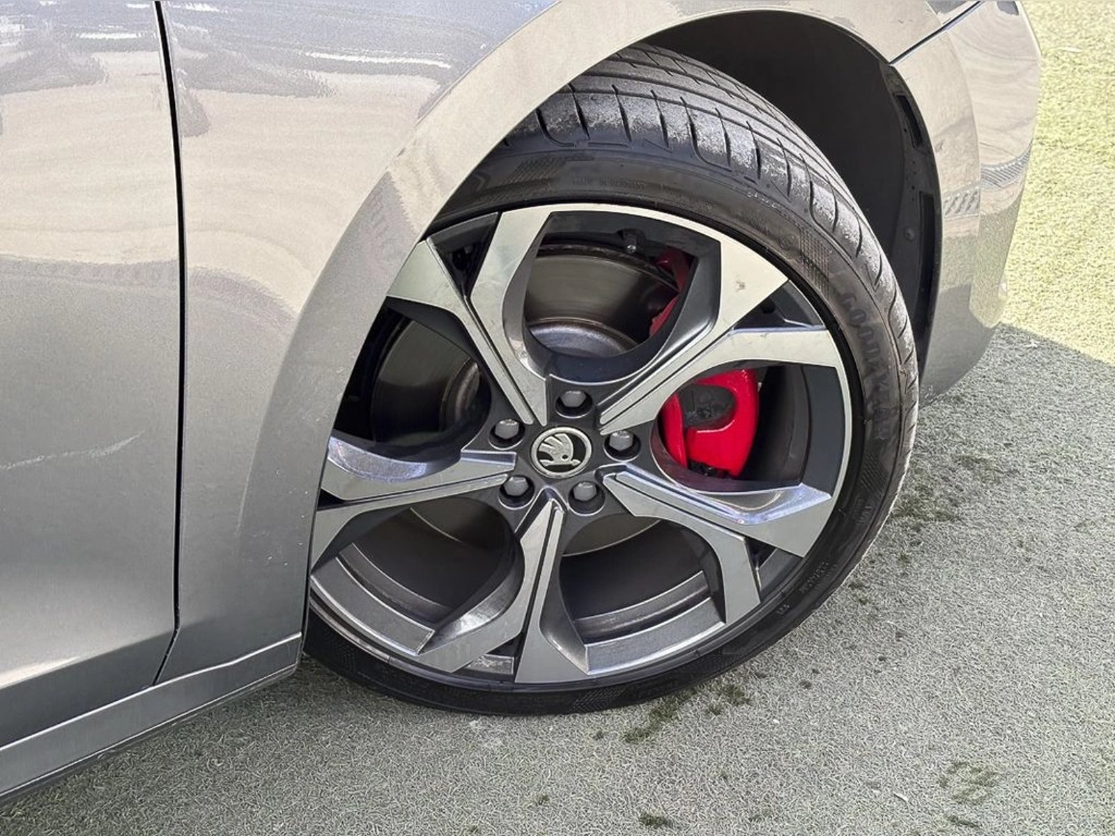 Skoda OCTAVIA 2.0 TFSI VRS DSG7 2025 - Foto 4 de 19