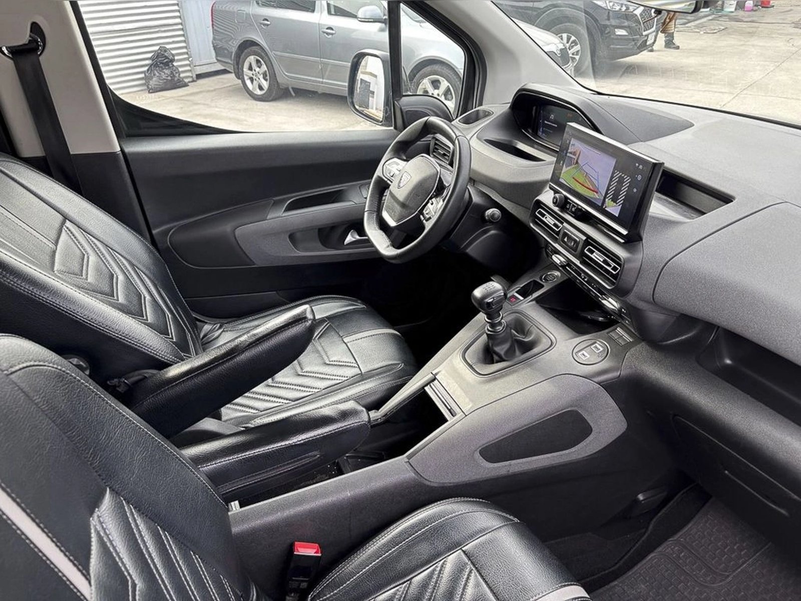 PEUGEOT RIFTER 1.5 BLUEHDI 100 ALLURE 2025 - Imagen 19 de 20