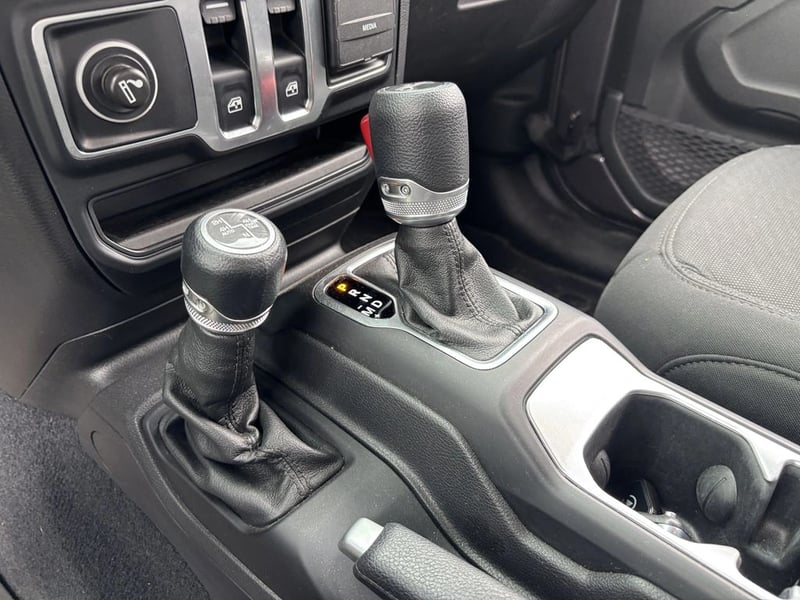 Jeep WRANGLER 3.6 SPORT X 4X4 AT 3P 2021 - Imagen 17 de 20
