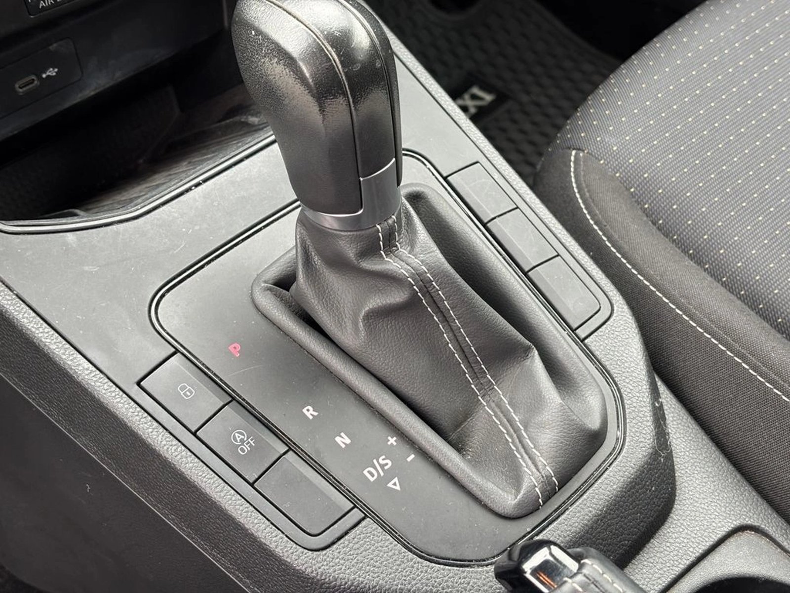 SEAT IBIZA 1.0 TSI STYLE 4X2 AT 5P 2023 - Imagen 16 de 20