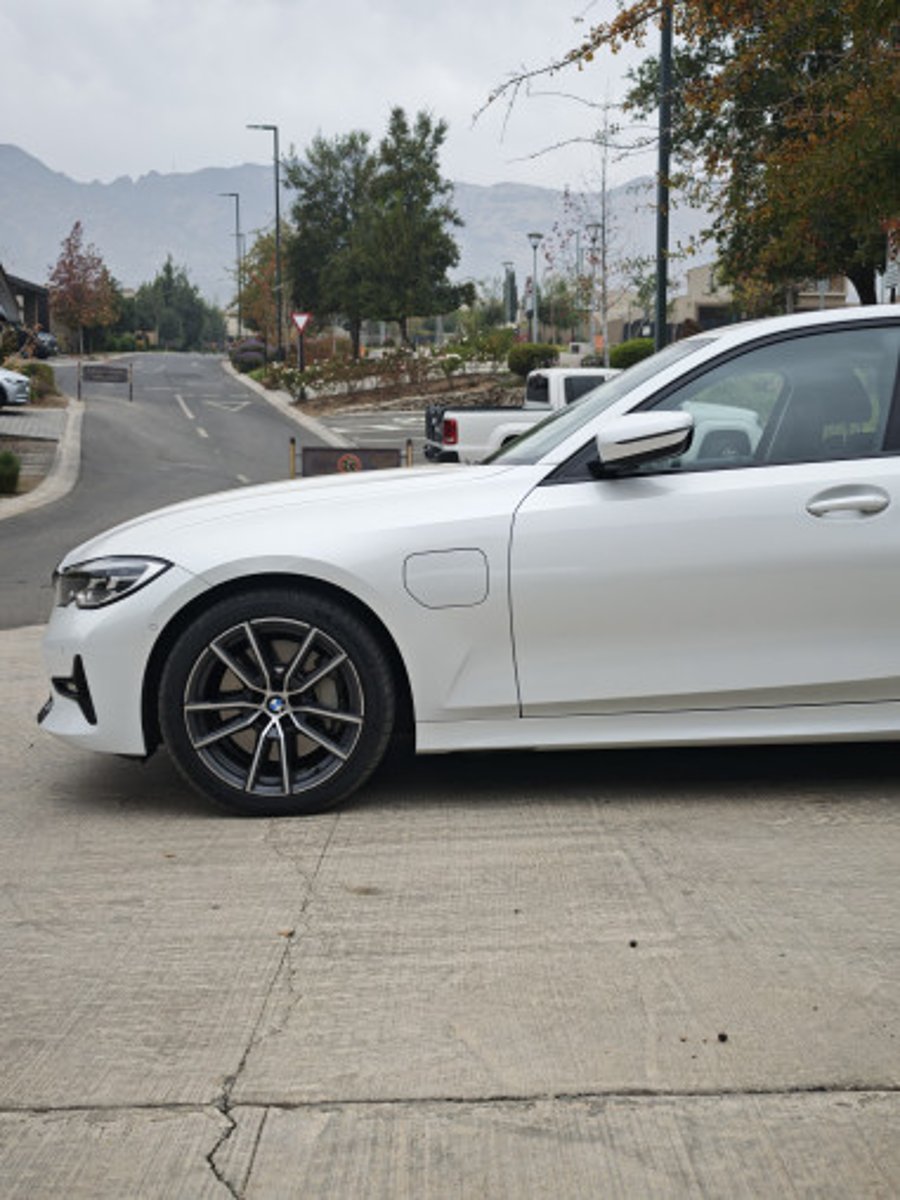 BMW 330E 2021 - Imagen 17 de 18