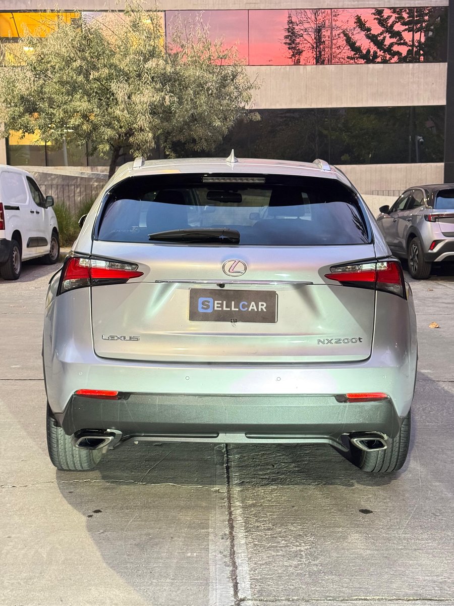 Lexus NX200T 2017 - Imagen 4 de 14