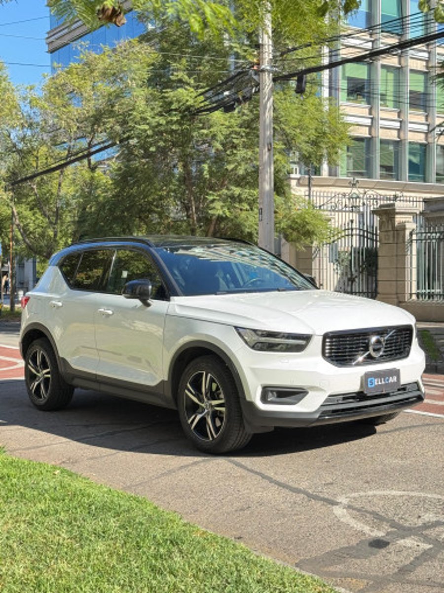 Volvo XC40 2020 - Imagen 3 de 13