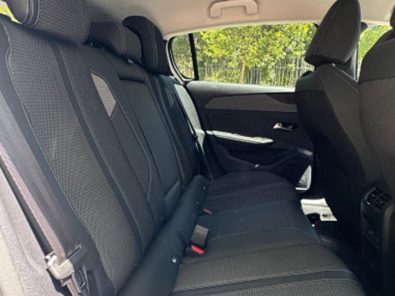 Peugeot 308 2023 - Imagen 13 de 16