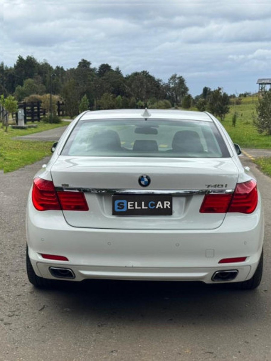 BMW 740I 2010 - Imagen 9 de 20