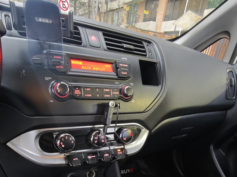 Kia RIO 5 2014 - Imagen 6 de 9