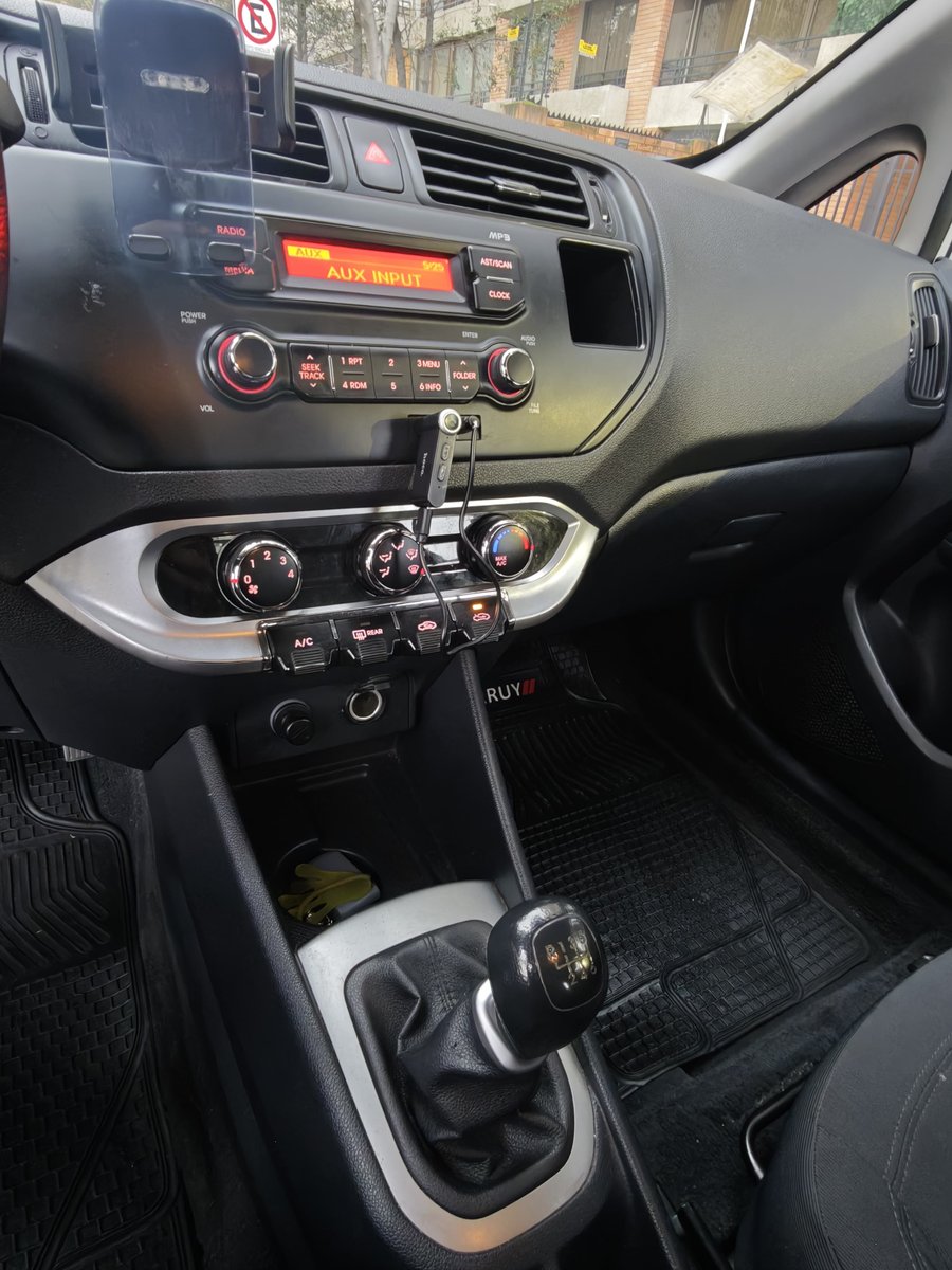 Kia RIO 5 2014 - Imagen 6 de 9