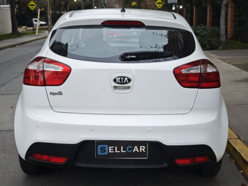 Kia RIO 5 2014 - Imagen 4 de 9