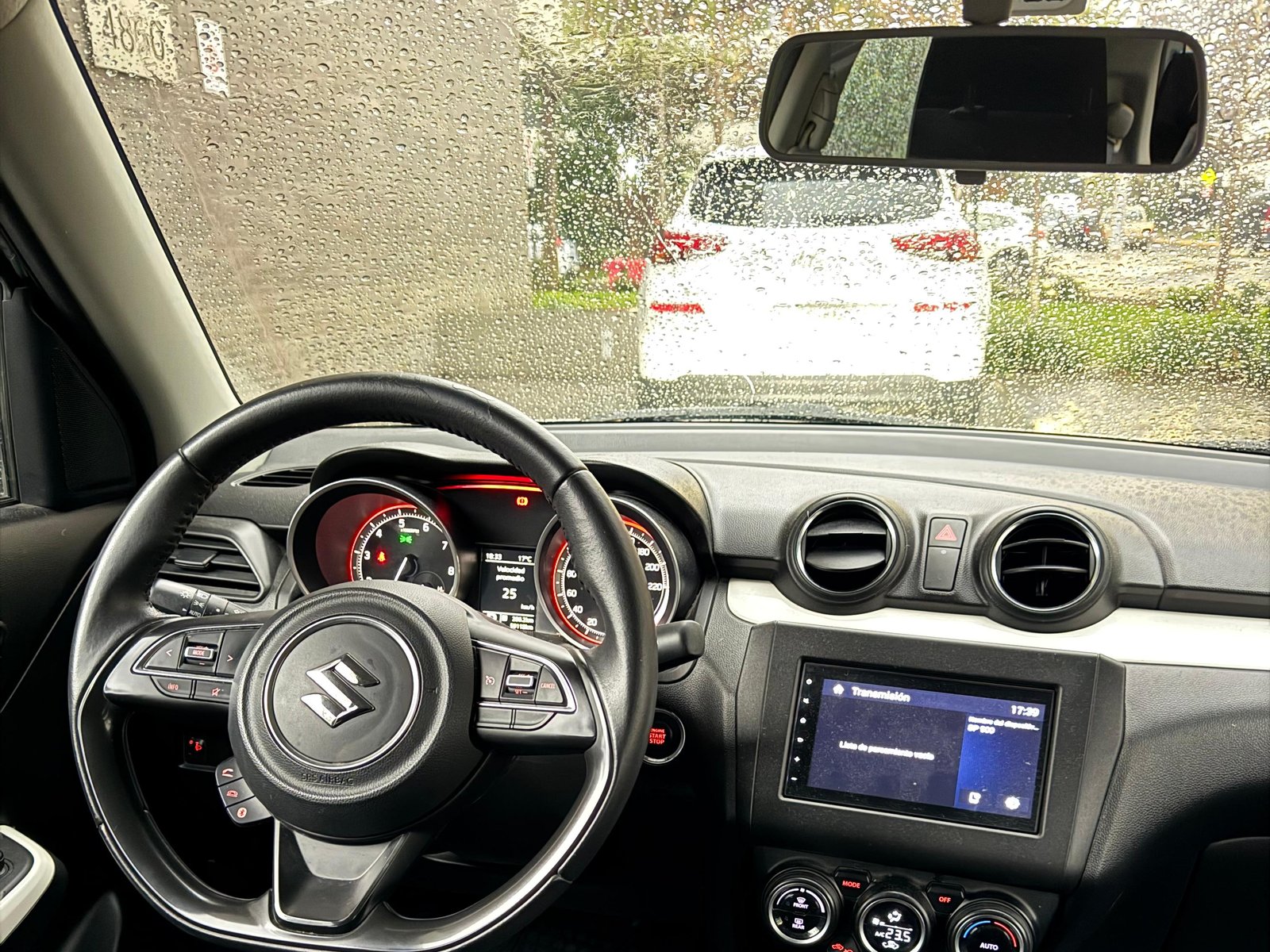 Suzuki SWIFT 2017 - Foto 5 de 8
