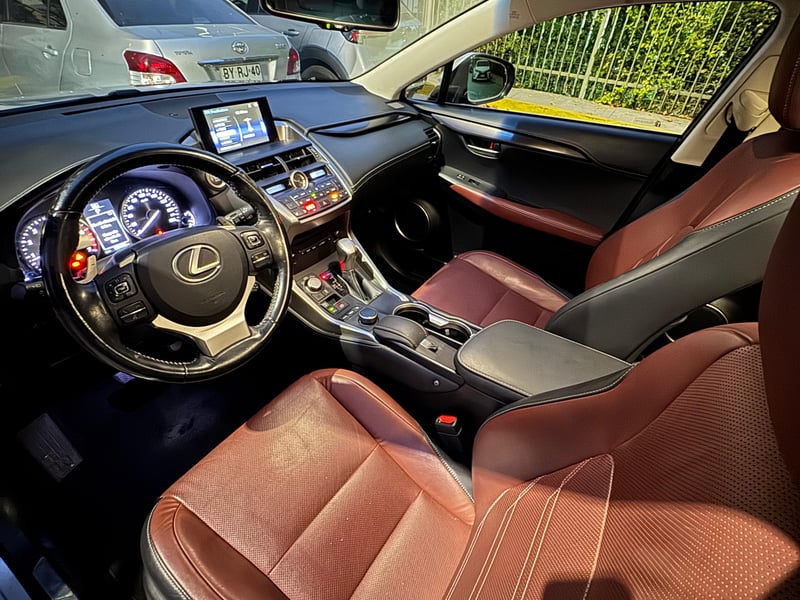 Lexus NX200T 2017 - Imagen 6 de 14