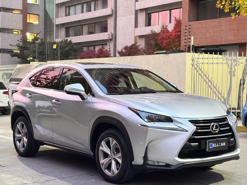 Lexus NX200T 2017 - Imagen 3 de 14