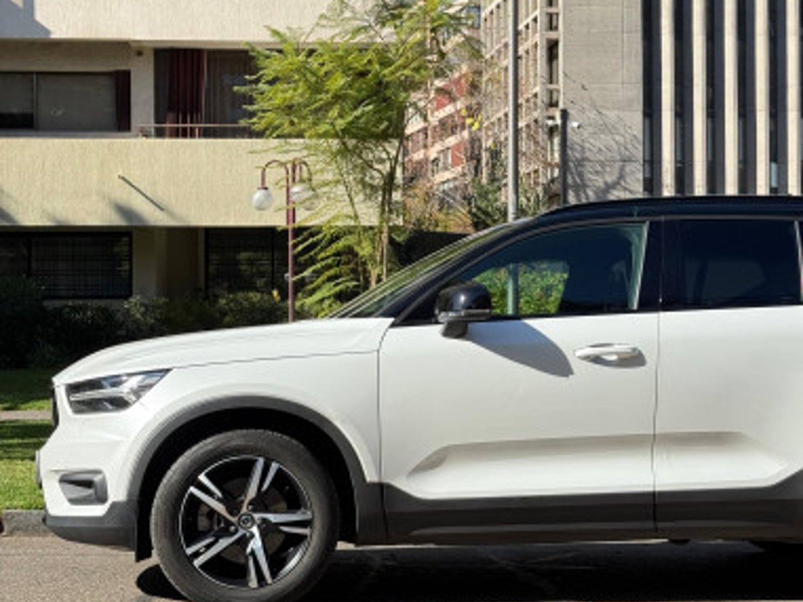 Volvo XC40 2020 - Foto 4 de 13