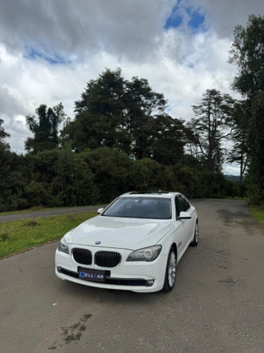 BMW 740i 2010 - Imagen 6 de 16