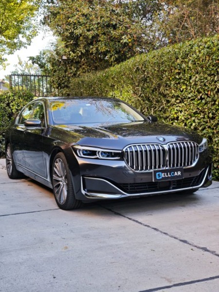 BMW 740i 2022 - Imagen 4 de 16