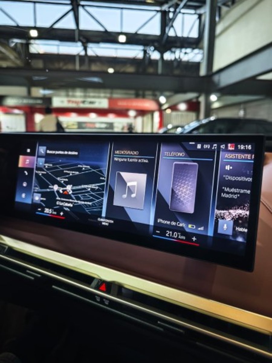 BMW Ix 2023 - Imagen 10 de 16