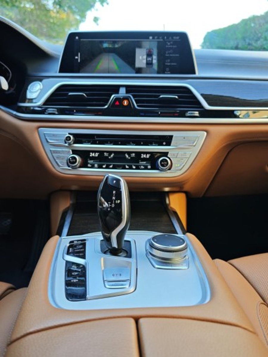 BMW 740i 2022 - Imagen 12 de 16
