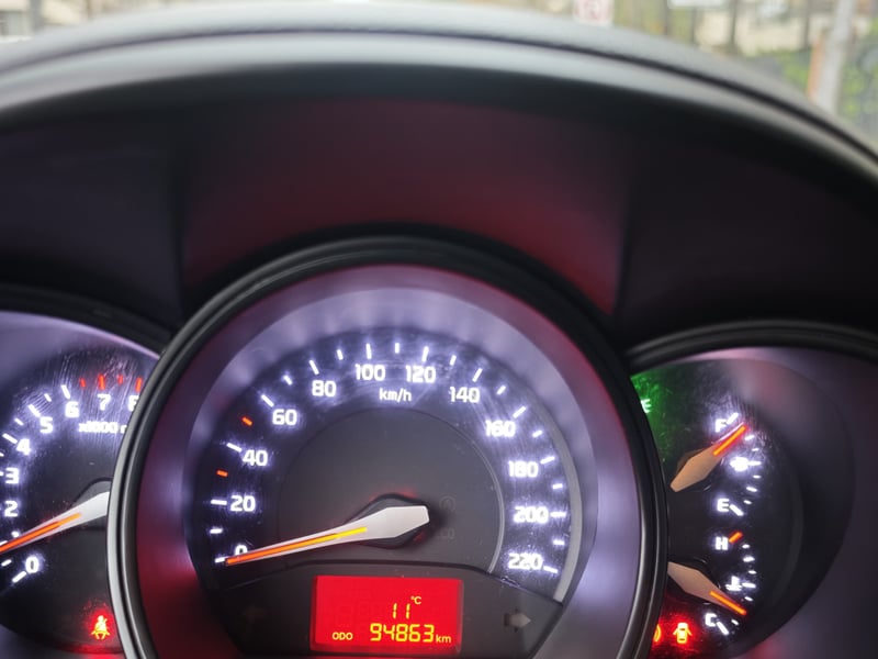 Kia RIO 5 2014 - Imagen 7 de 9