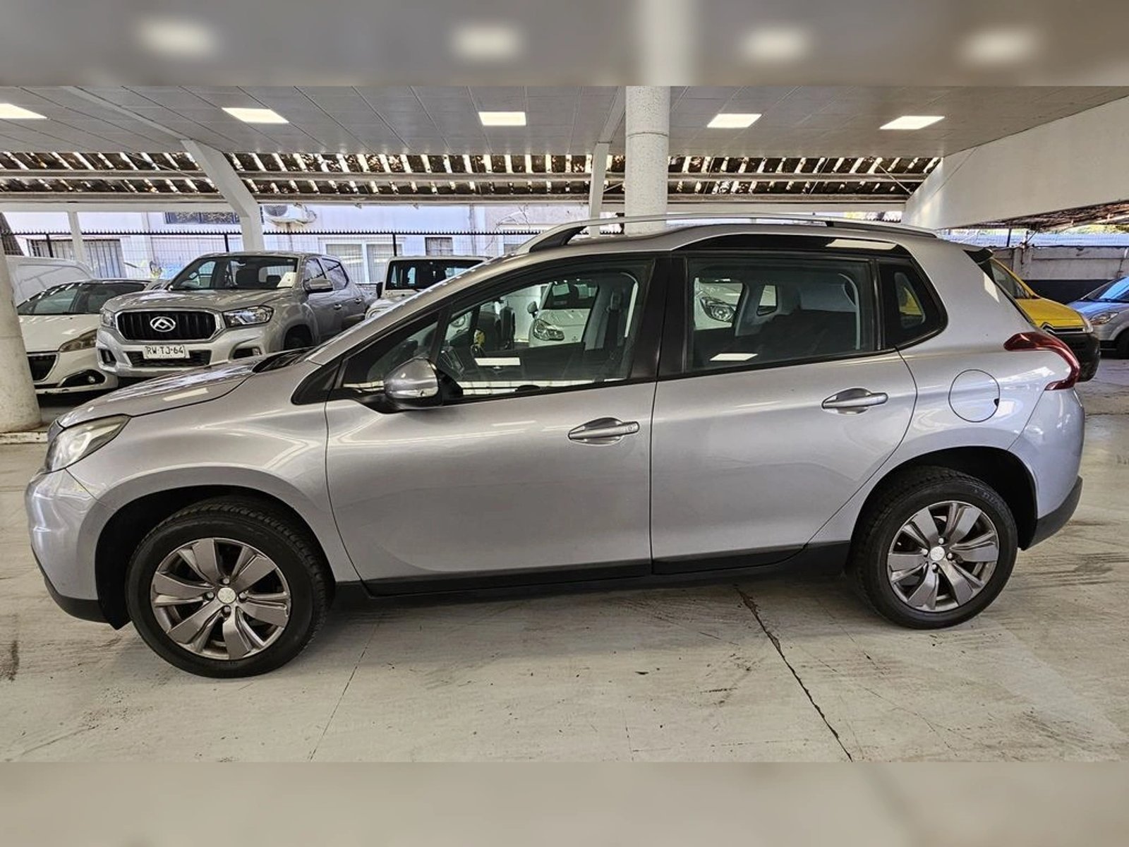Peugeot 208 PEUGEOT 2008 ACTIVE BLUEHDI 1.6 2019 - Foto 4 de 18