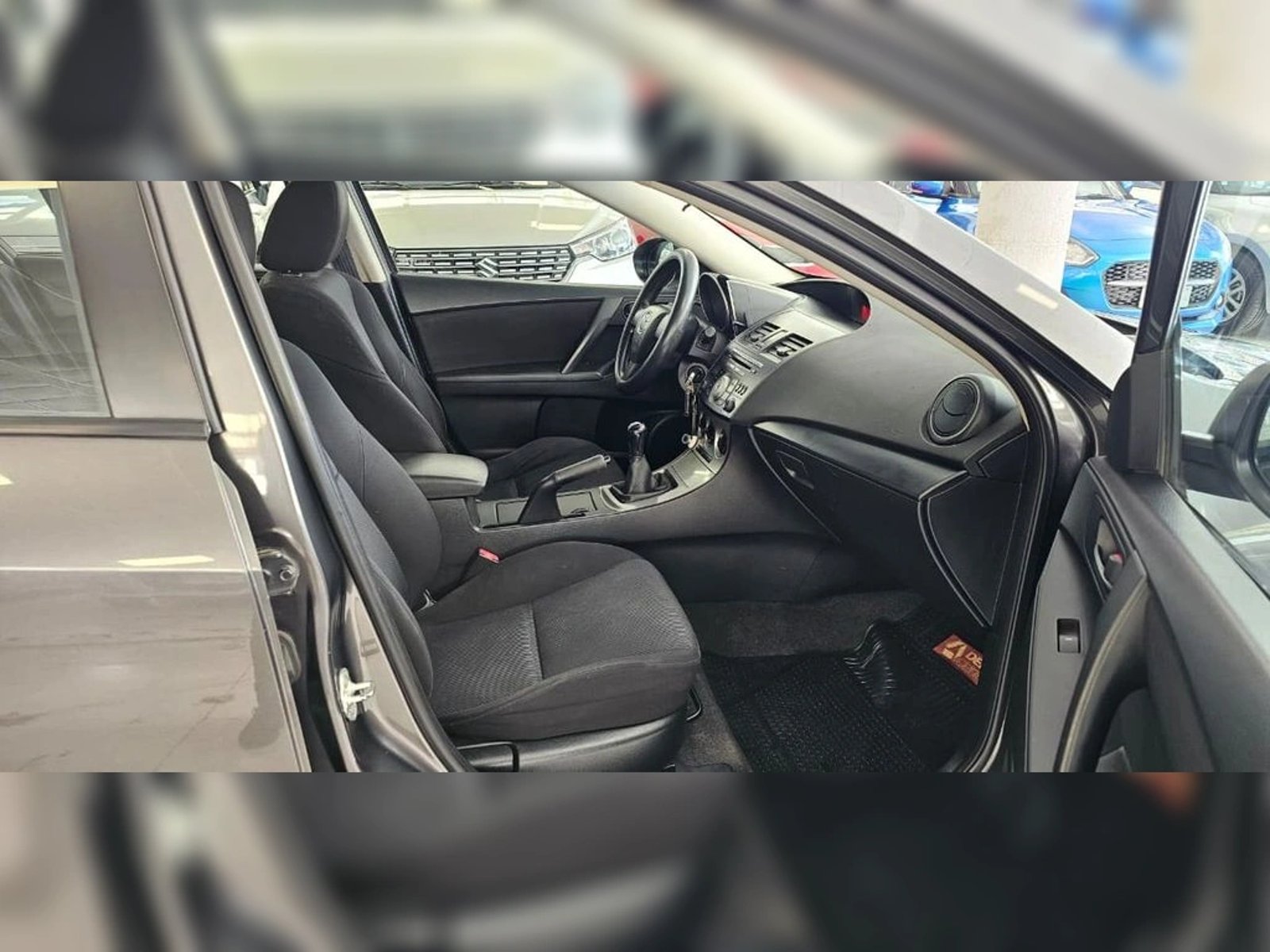 Mazda 3 SEDAN SEDAN 2010 - Imagen 9 de 17