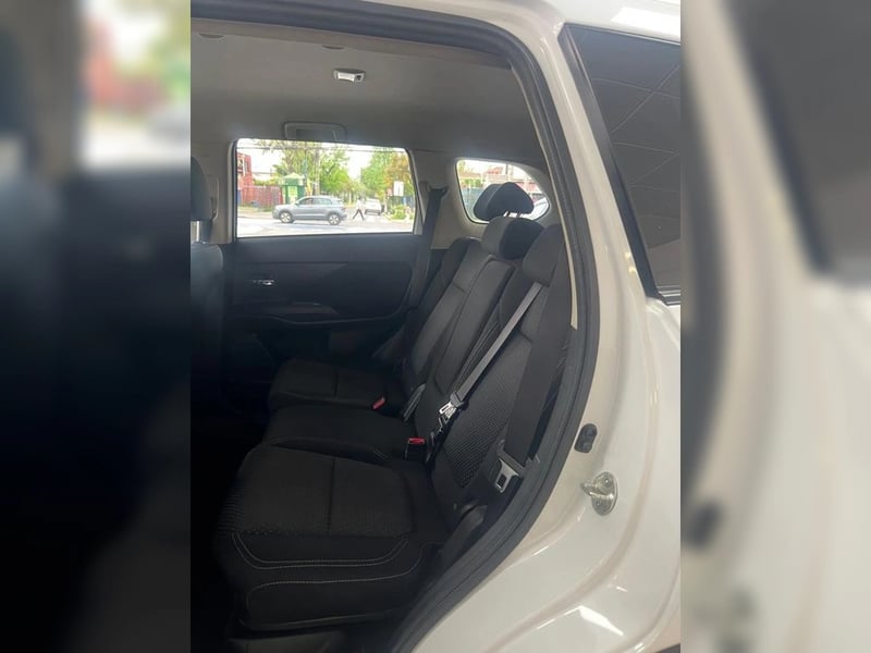 Mitsubishi OUTLANDER CVT 2.0 AUT 2022 - Imagen 10 de 14