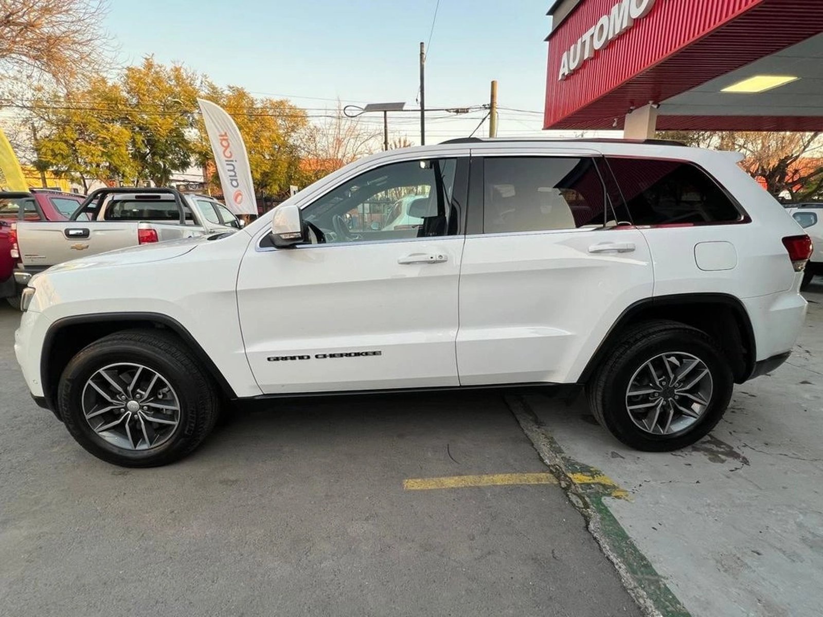 Jeep GRAND CHEROKEE LAREDO 2021 - Imagen 4 de 15