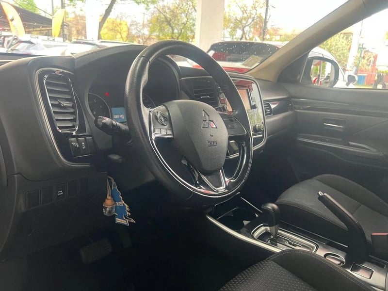 Mitsubishi OUTLANDER CVT 2.0 AUT 2022 - Imagen 12 de 14