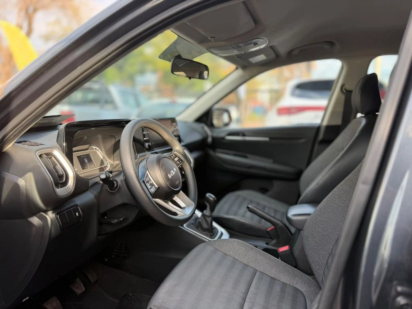 Kia SONET 1.5 EX 4X2 6MT 5P 2023 - Imagen 9 de 13