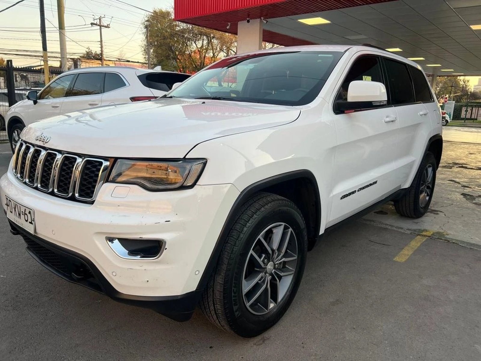 Jeep GRAND CHEROKEE LAREDO 2021 - Foto 2 de 15