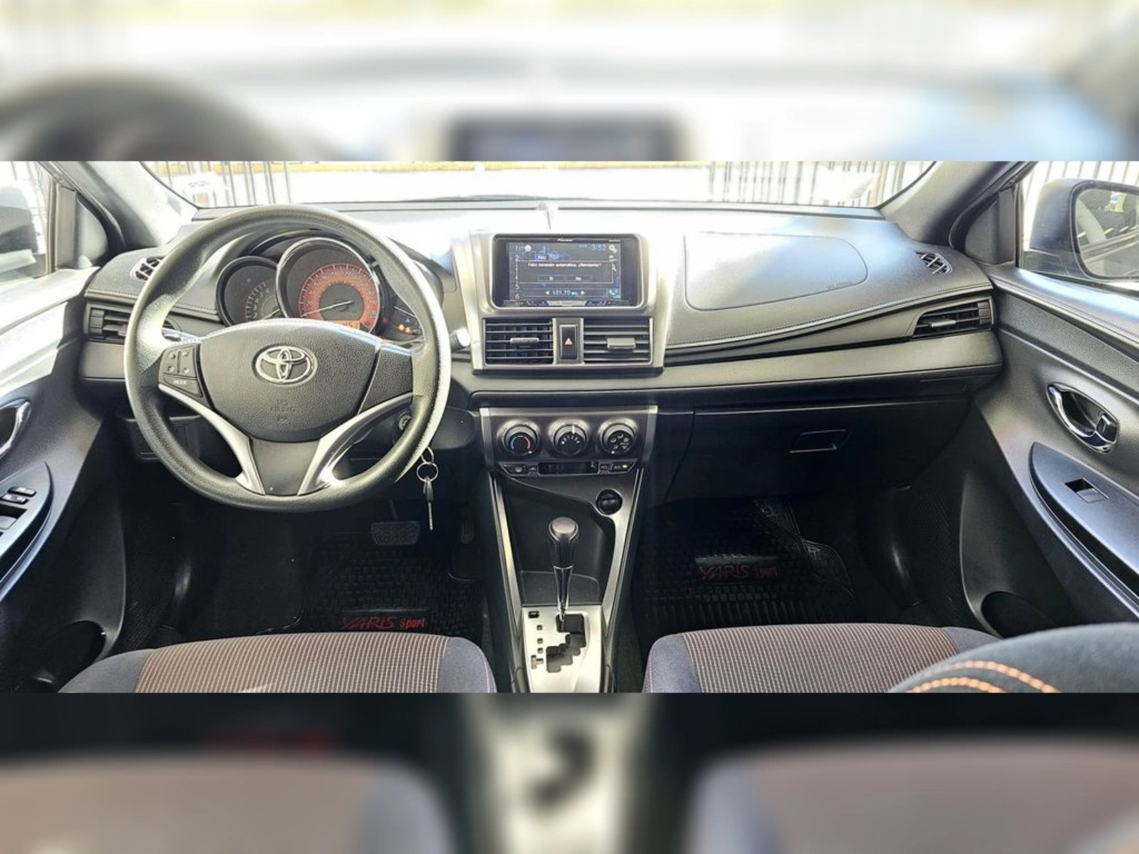 Toyota YARIS 1.5 SPORT GLI  AT 2017 - Imagen 9 de 11