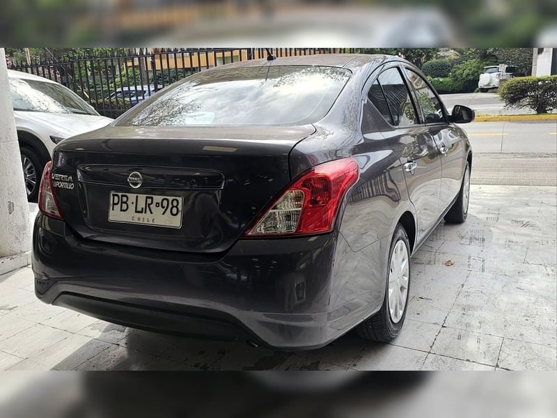 Nissan VERSA MT 2021 - Imagen 9 de 15