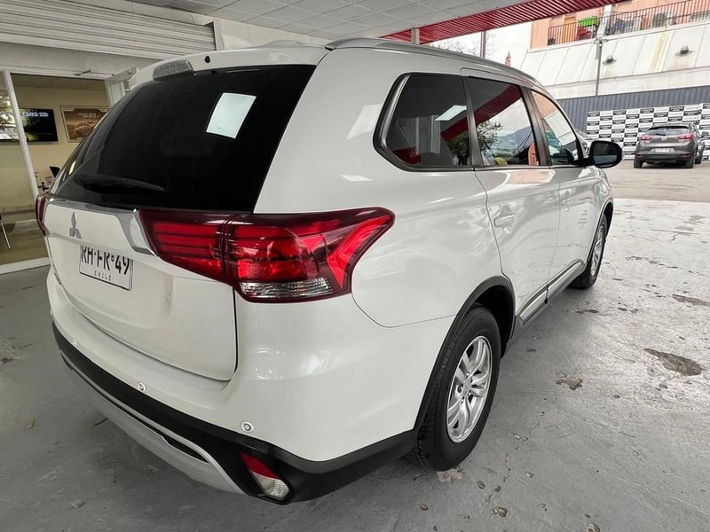 Mitsubishi OUTLANDER CVT 2.0 AUT 2022 - Imagen 8 de 14