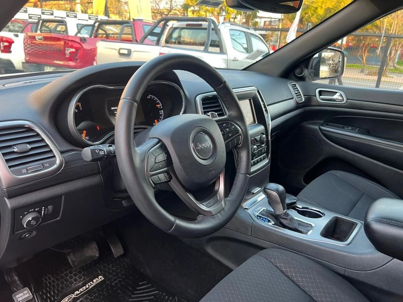 Jeep GRAND CHEROKEE LAREDO 2021 - Imagen 13 de 15