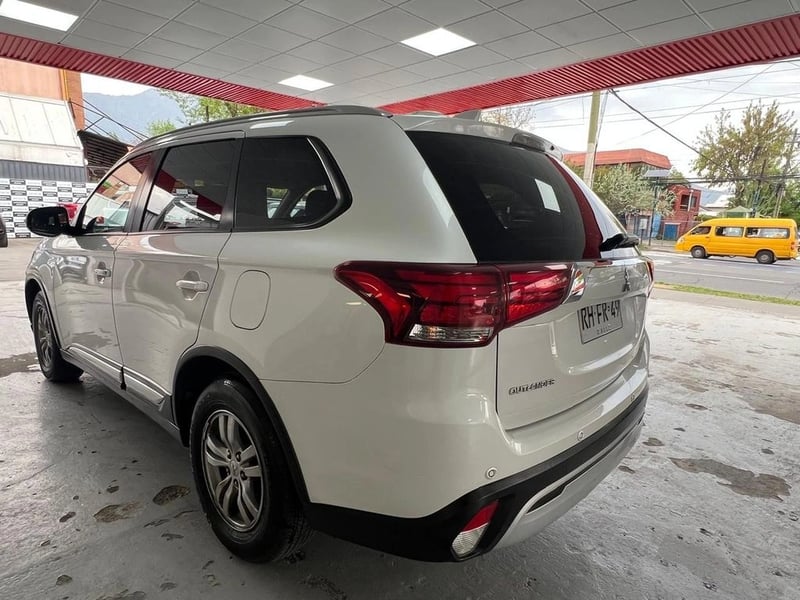 Mitsubishi OUTLANDER CVT 2.0 AUT 2022 - Imagen 6 de 14