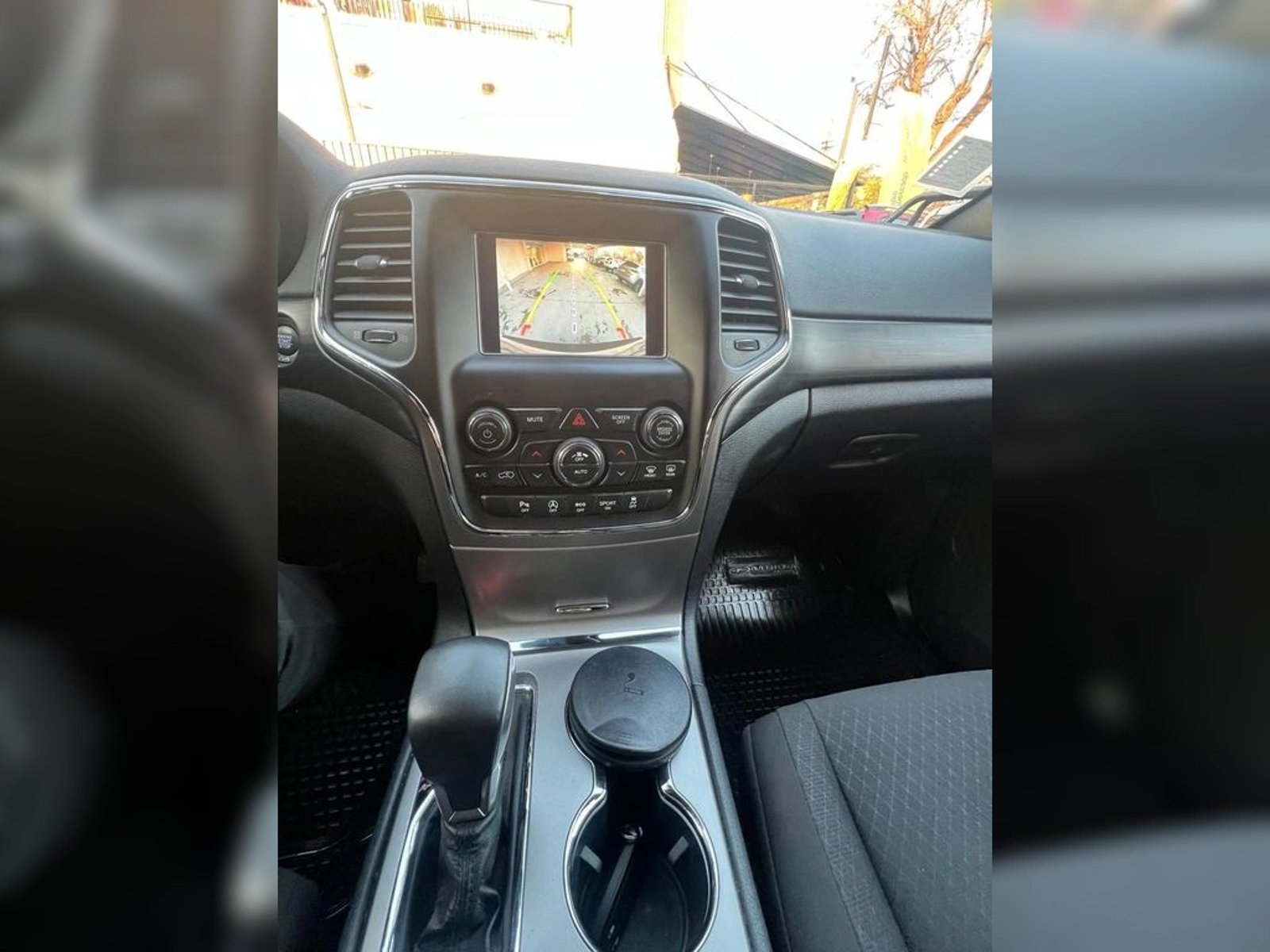 Jeep GRAND CHEROKEE LAREDO 2021 - Imagen 14 de 15
