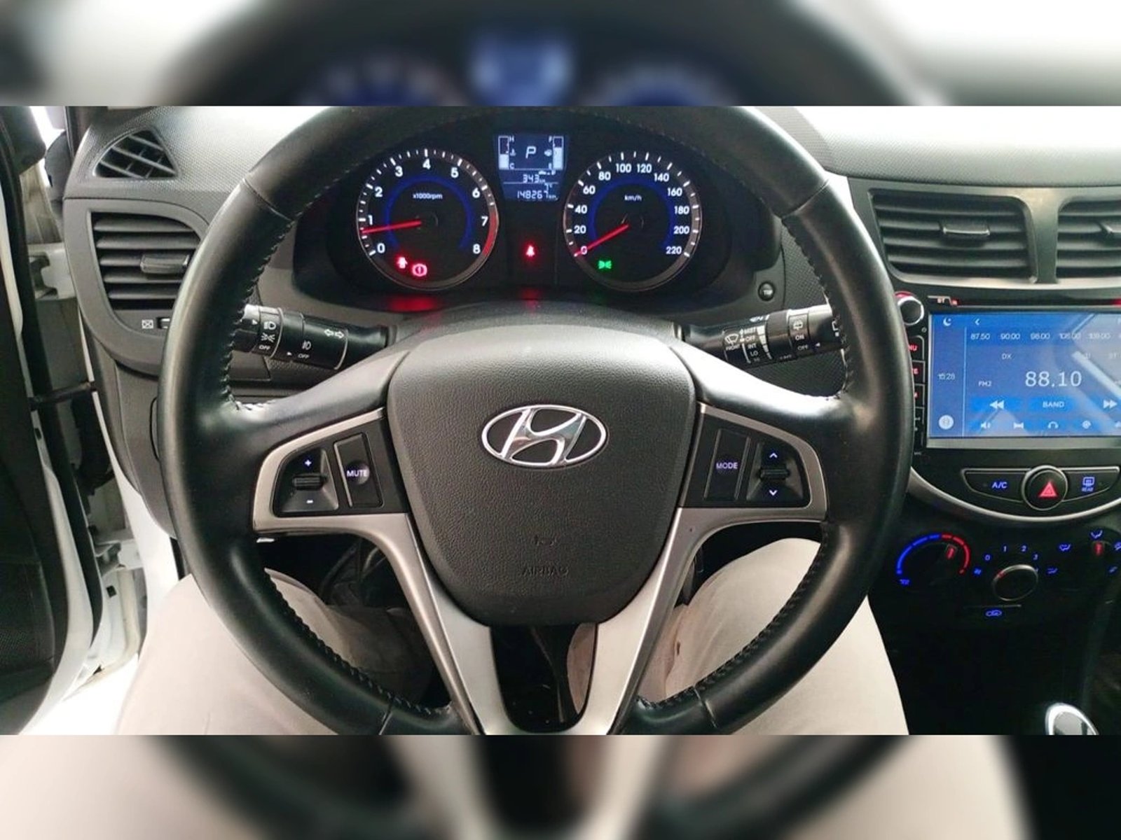 Hyundai ACCENT RB GL 1,6 AUT 2017 - Imagen 14 de 20