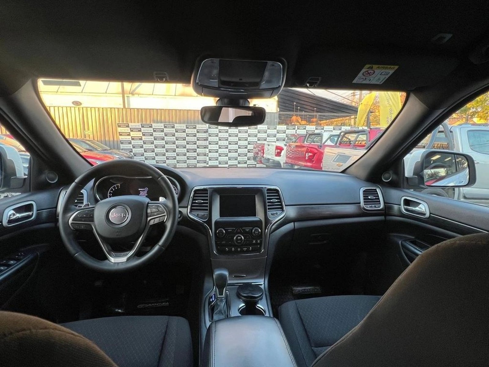 Jeep GRAND CHEROKEE LAREDO 2021 - Imagen 12 de 15