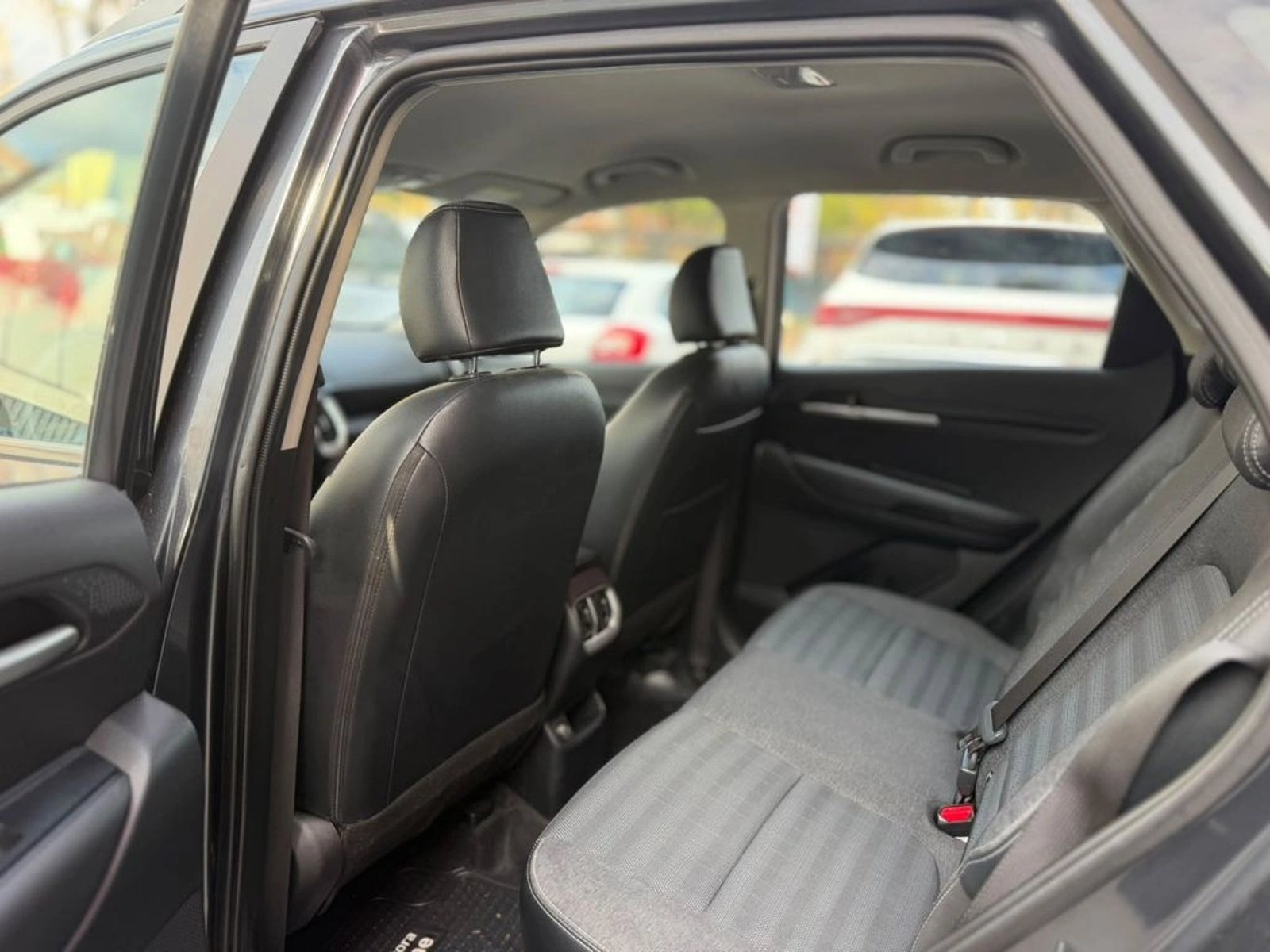 Kia SONET 1.5 EX 4X2 6MT 5P 2023 - Imagen 8 de 13