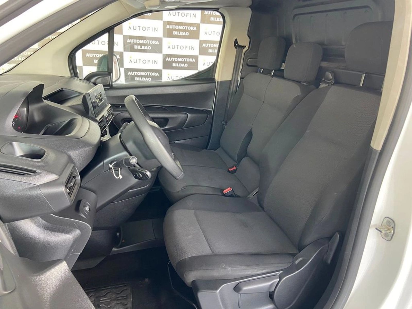 PEUGEOT PARTNER 1.6 MT AC 2AB BT DIESEL 2021 - Imagen 9 de 17