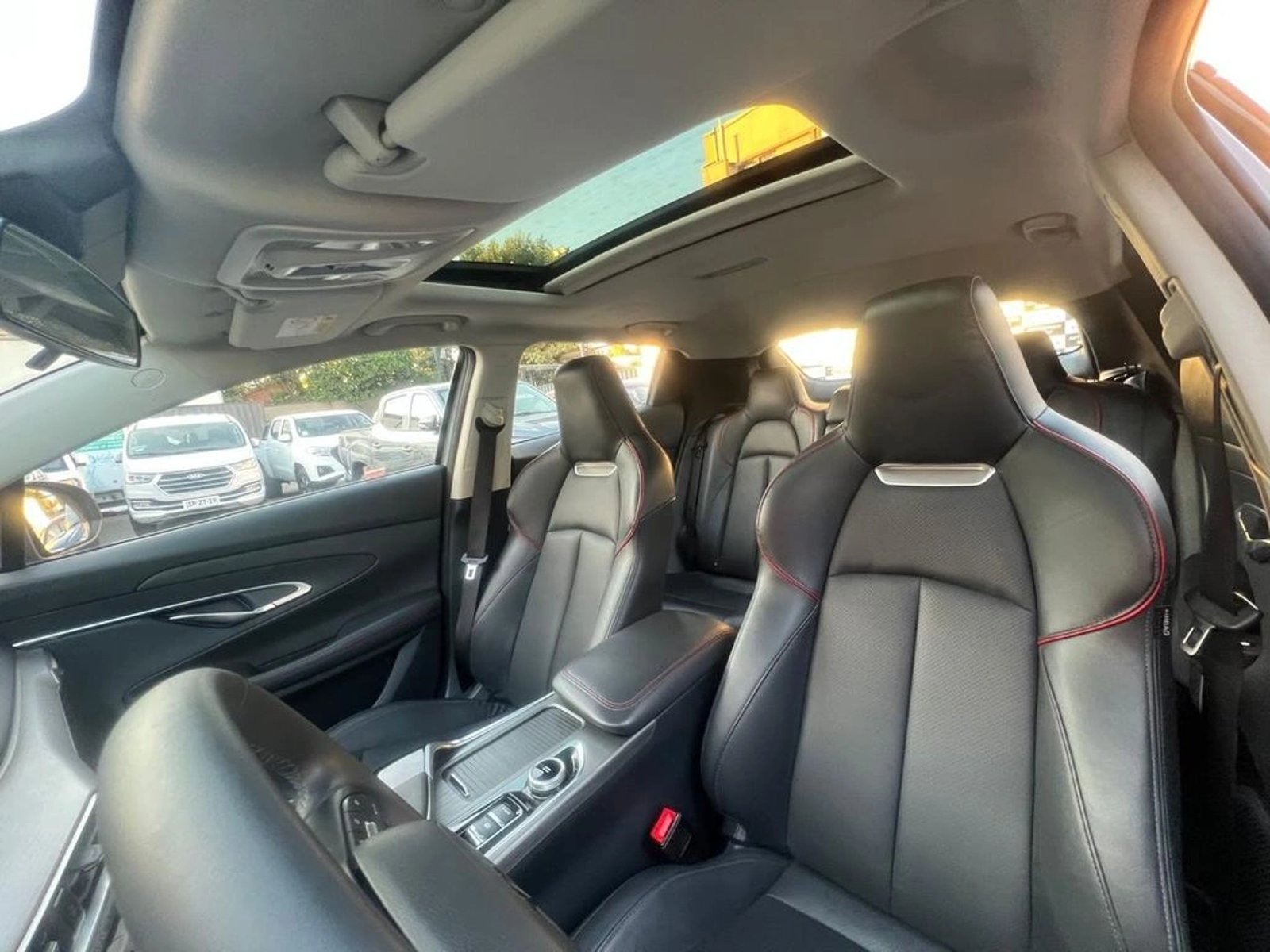 CHANGAN UNI-T LUXURY 1.5 AUT 2024 - Imagen 13 de 15