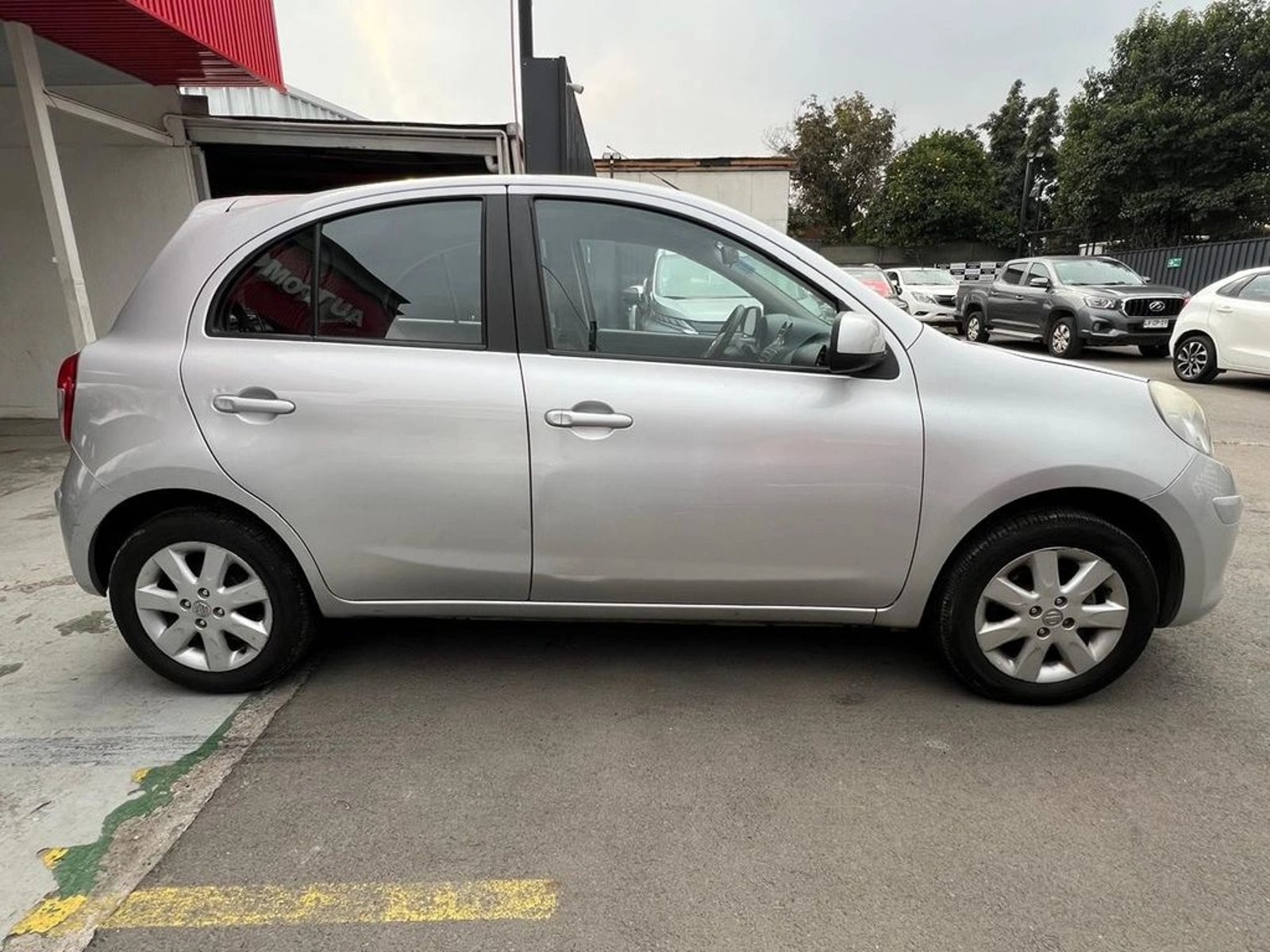 Nissan MARCH gl 2014 - Foto 5 de 12