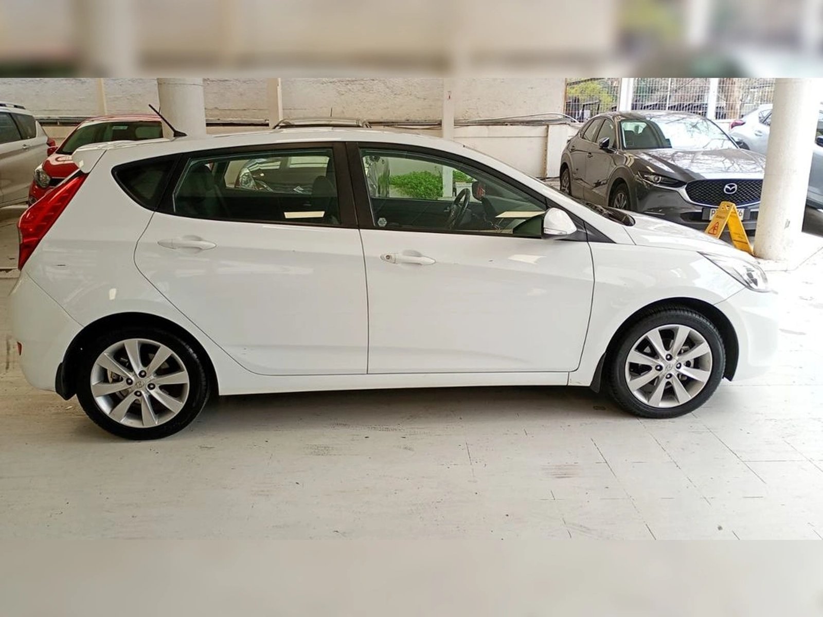 Hyundai ACCENT RB GL 1,6 AUT 2017 - Imagen 9 de 20
