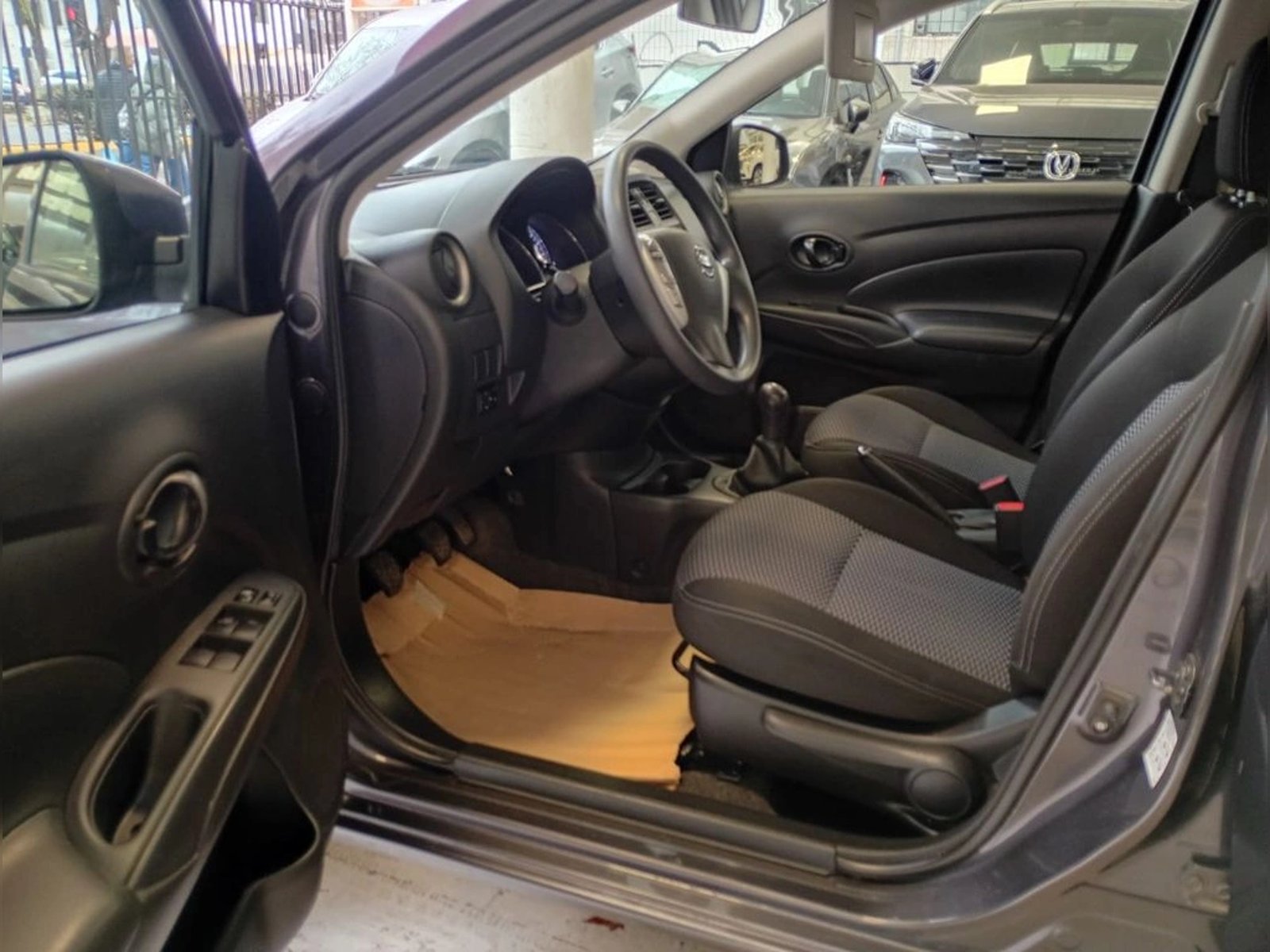 Nissan VERSA Sense MT 2020 - Imagen 13 de 15