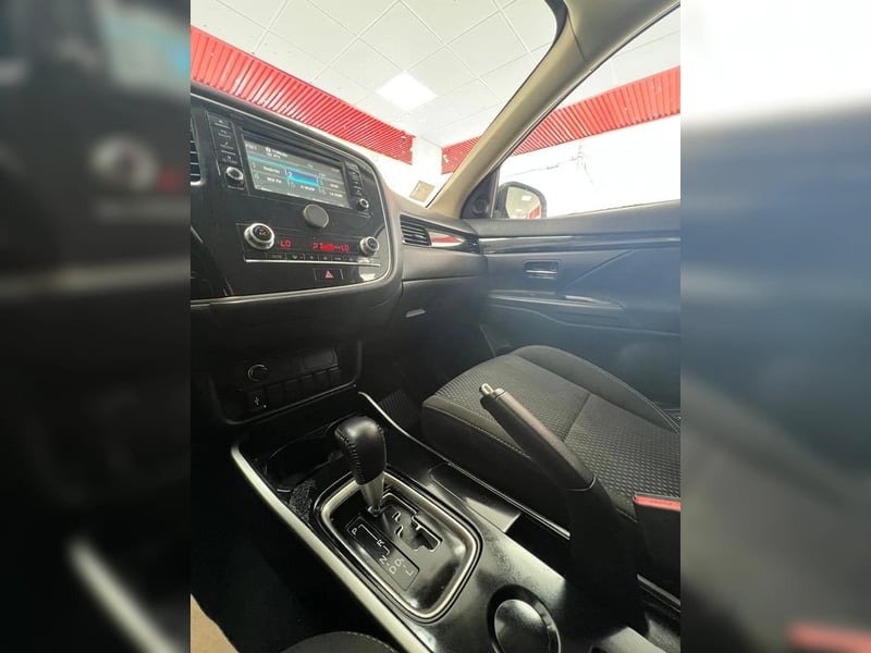 Mitsubishi OUTLANDER CVT 2.0 AUT 2022 - Imagen 11 de 14